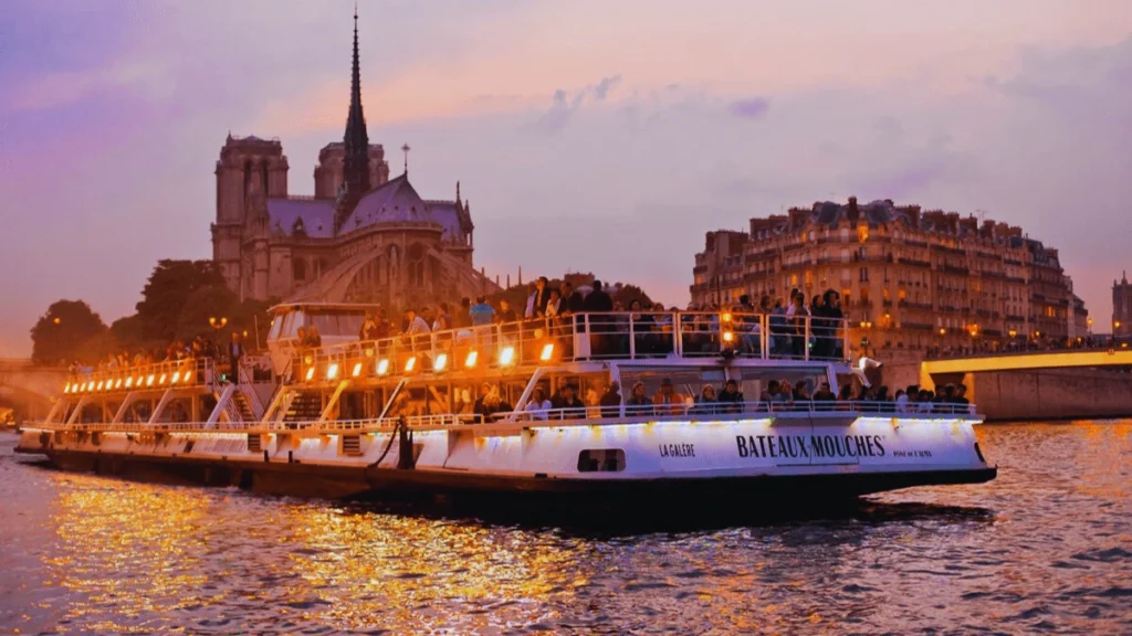Bateaux Mouches cruise