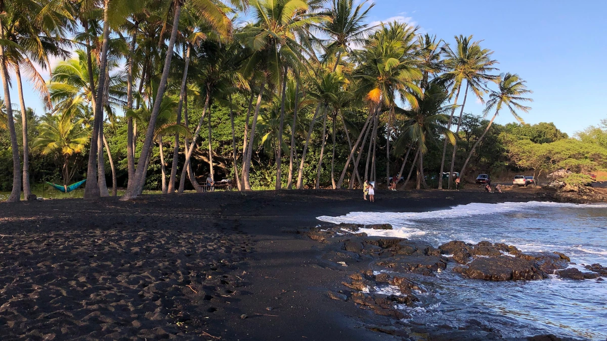 Punaluʻu Beach